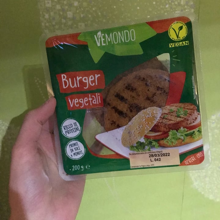 review photo of Vemondo Burger vegetali shared by @lauracerb on 05 Mar 2022 - review