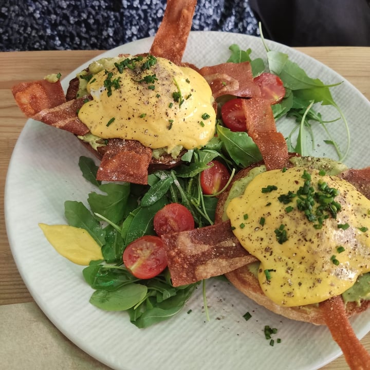 review photo of Frutas Prohibidas Huevos Benedict Clasicos shared by @mariafortheanimals on 05 Dec 2022 - review