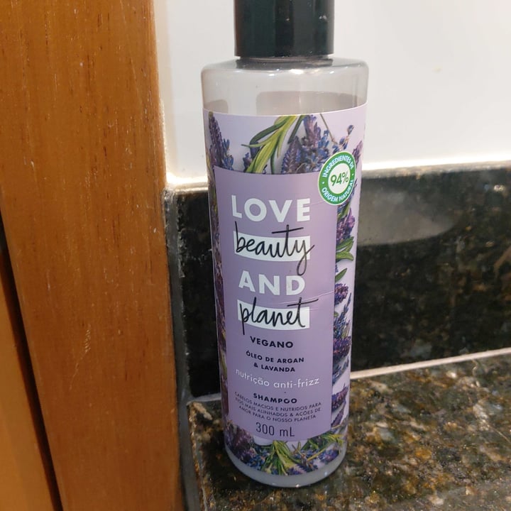 photo of Love Beauty and Planet Shampoo Love Beauty and Planet shared by @nandafer on  08 May 2022 - review