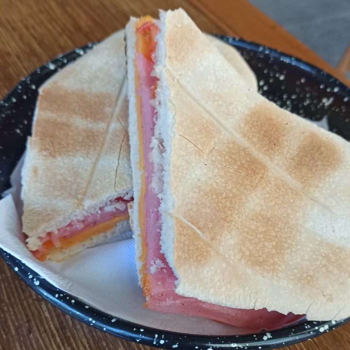 review photo of Mönt take away Tostado jyq completo shared by @danyelana on 13 Sep 2022 - review