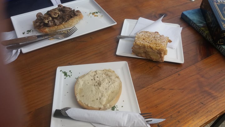 review photo of Dolce Bakery Apple Crumble shared by @humblebee on 21 Mar 2020 - review