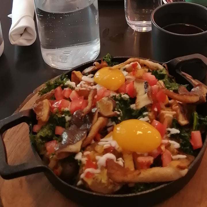 review photo of SAUG.E cuisine végane Cassolette de l'athlète (Xavier Desharnais) shared by @sapio on 10 Nov 2021 - review
