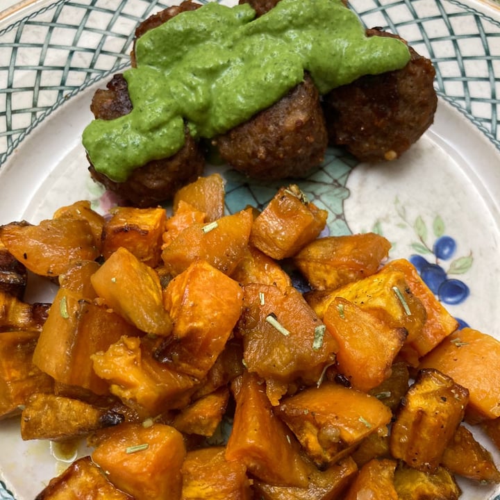 photo of Beyond Meat Beyond Meatballs Italian Style shared by @alemo on  01 Nov 2022 - review