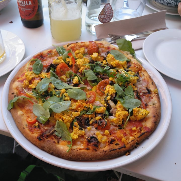 photo of OrganiQ Sant Cugat Pizza vegana shared by @viajeracronica on  21 Jun 2020 - review
