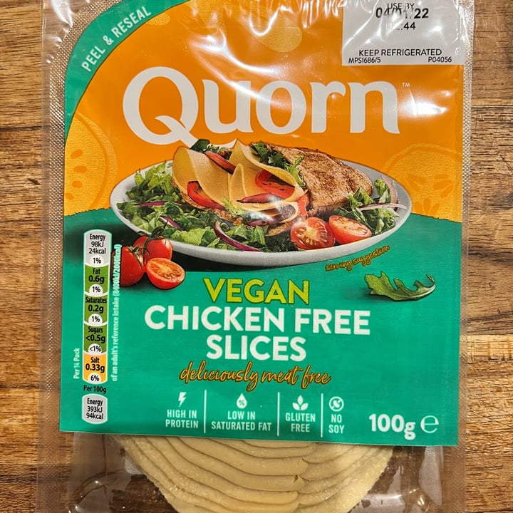 review photo of Quorn Chicken Free Slices shared by @holasoymylk on 19 Dec 2021 - review
