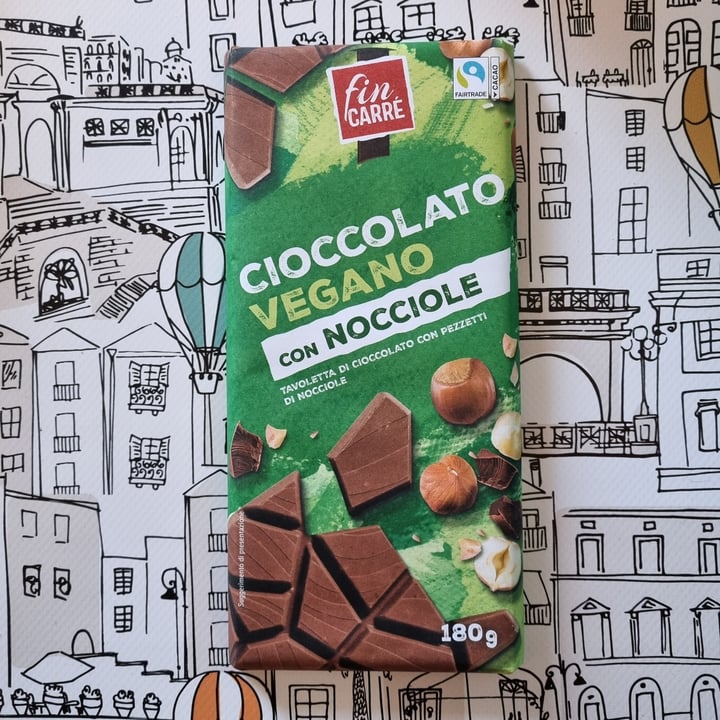 photo of Fin Carré Cioccolato vegano con nocciole shared by @aivlis on  27 Feb 2022 - review