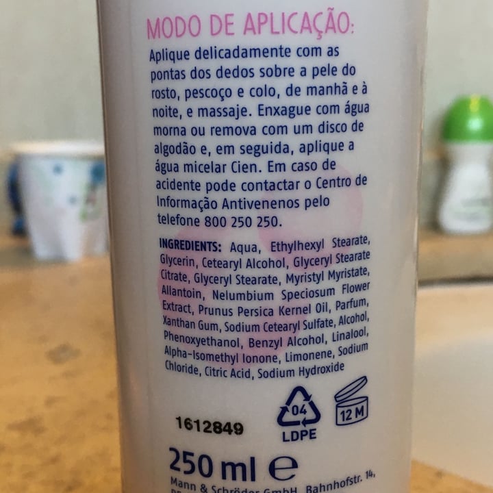 review photo of Cien Leite de limpeza shared by @beatrizreis on 25 Apr 2022 - review