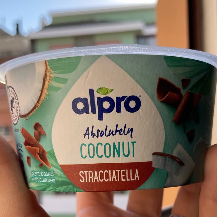 photo of Alpro Absolutely Coconut Stracciatella shared by @vevvesped on  09 May 2022 - review