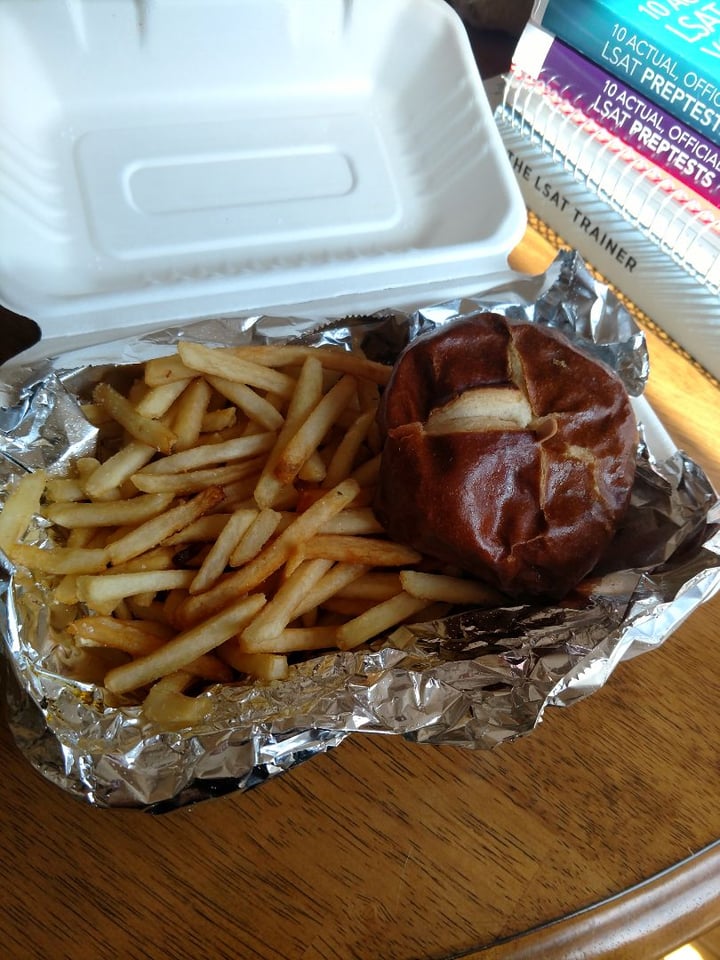 photo of Trio Plant-based BBQ Pit Burger shared by @iszy on  31 Mar 2020 - review