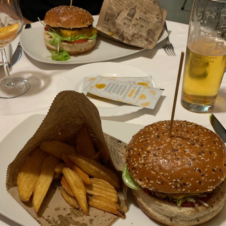 photo of Velo Kafe Vegan Bean Burger shared by @feonaci on  21 Sep 2021 - review