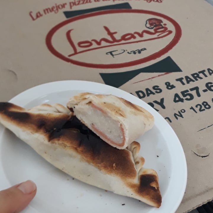photo of Lontano Pizza Empanada De Jamón Y Queso shared by @reberimini on  12 Apr 2021 - review