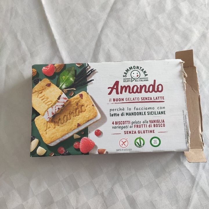 review photo of Sammontana 4 biscotti gelato alla vaniglia variegati ai frutti di bosco shared by @michiyoga on 10 Aug 2022 - review
