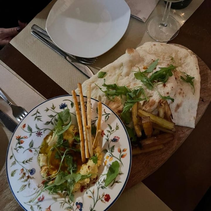 photo of Ay mi madre! Hummus shared by @lopasil on  18 Dec 2021 - review