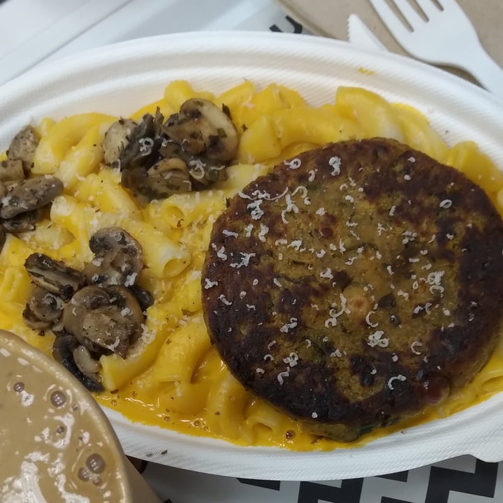 photo of Holy Plants Mac and cheese shared by @accionantiespecista on  30 Jan 2022 - review