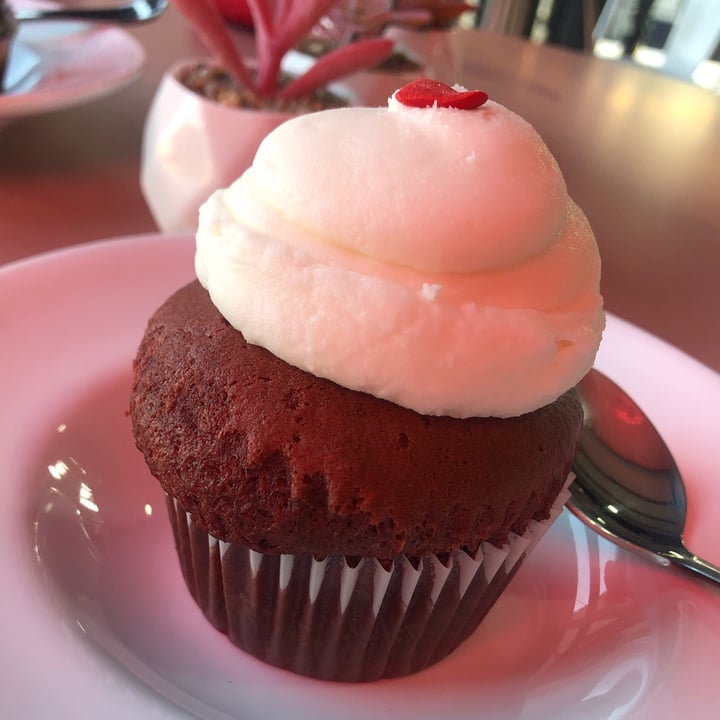 photo of Peace of Cake Cupcake Red Velvet shared by @alyy on  19 Oct 2020 - review