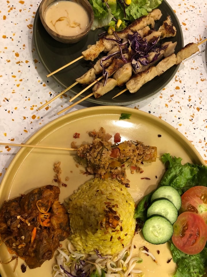 photo of Burgreens Kemang Village Vegan Rendang Platter with Sauteed Bean Sprouts shared by @jessicahua on  16 Jan 2020 - review