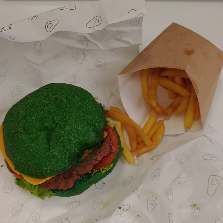 photo of Avo Brothers Avo burger beyond Meat shared by @elires on  05 Sep 2022 - review