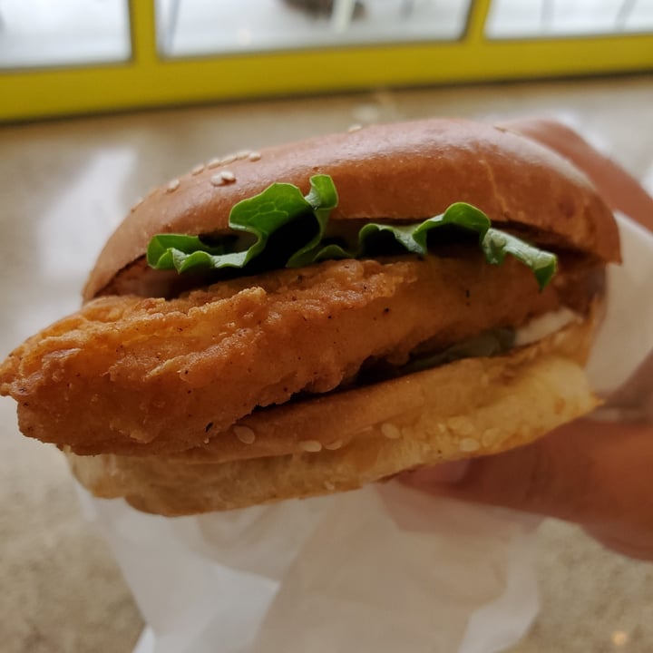 review photo of STALK & SPADE Crispy Chick'n Original Sandwich shared by @ashwickety on 03 May 2021 - review