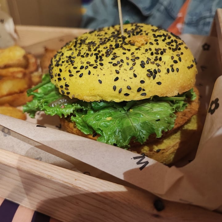 photo of Flower Burger Spicy cecio shared by @marinasacco on  29 Sep 2022 - review