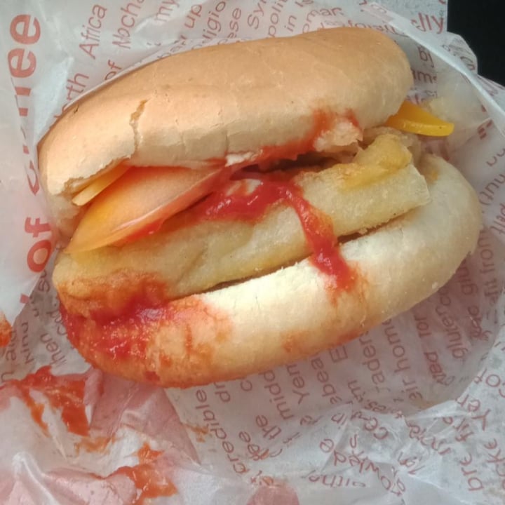 photo of Everyday Vegan Cafe Fillet-o-fish shared by @cheddarhamster on  25 Jul 2022 - review