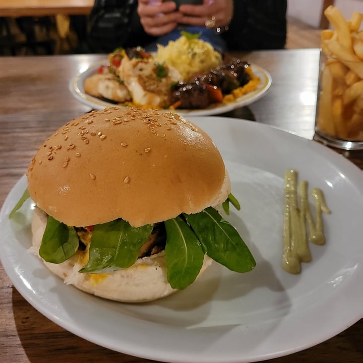 photo of Veg Veg burguer grão de bico shared by @ricardovegflix on  18 Jun 2022 - review