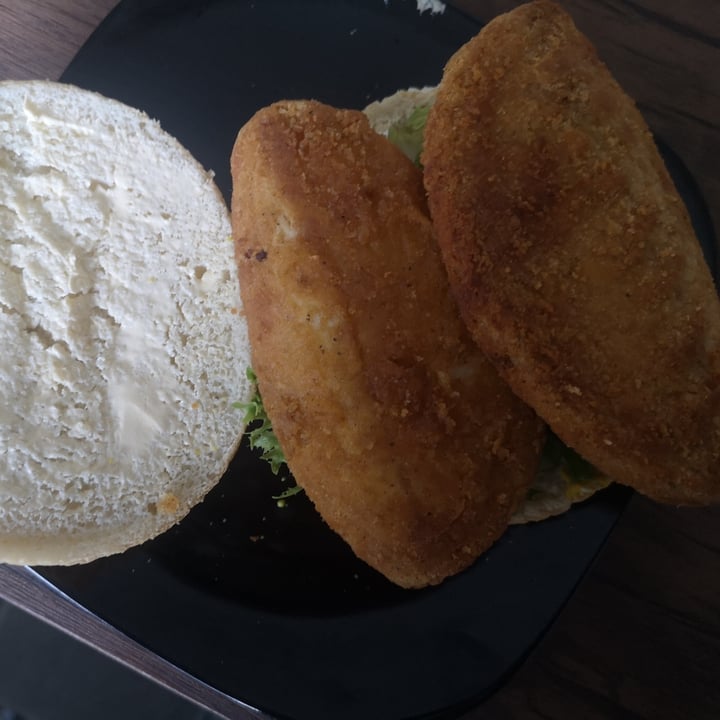 photo of Quorn Crunchy Fillet Burgers shared by @pointsofellie on  21 Nov 2021 - review