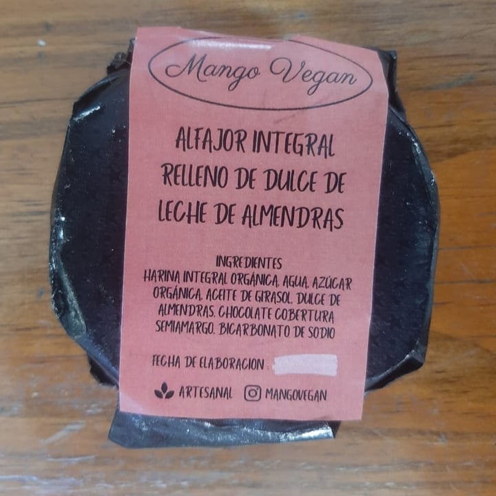 photo of Mango Vegan Alfajor artesanal relleno de dulce de leche de almendras shared by @brensr on  03 May 2021 - review