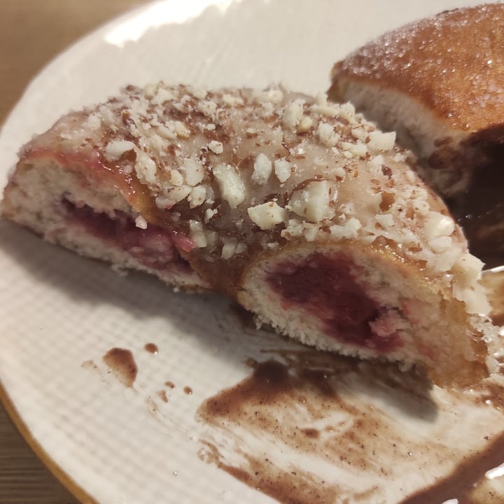 photo of Delish Vegan Doughnuts Peanut butter jelly shared by @nnn98 on  02 Apr 2022 - review