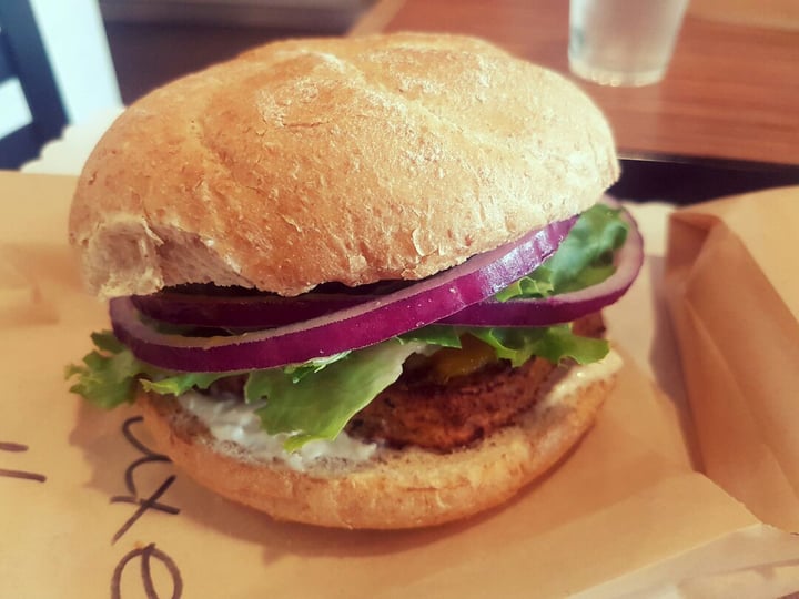photo of Tera V Burger The Delux Burger shared by @danni on  01 Aug 2018 - review