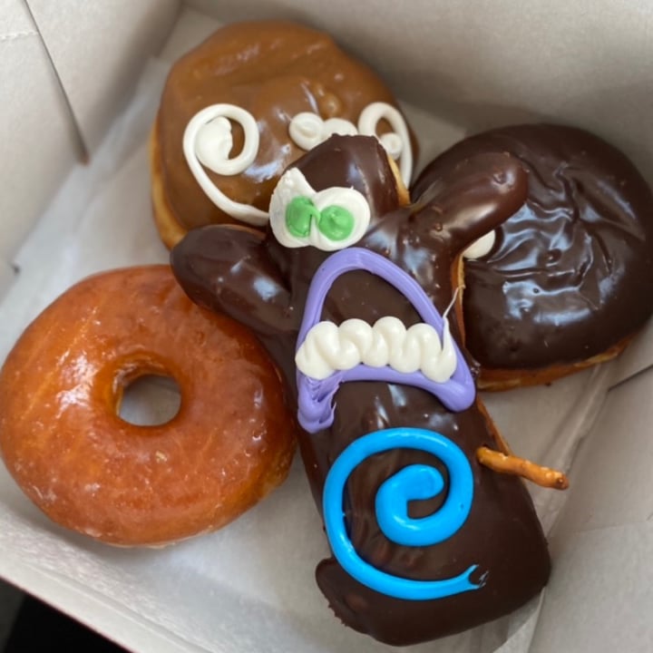 photo of Voodoo Doughnut - Broadway Vegan Raised Glazed shared by @oznur on  28 Apr 2021 - review