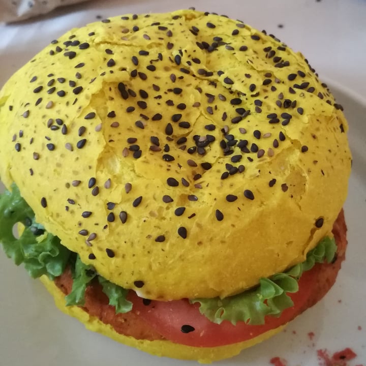 photo of Flower Burger coccinella burger shared by @lauracortinovisveg on  13 Aug 2022 - review