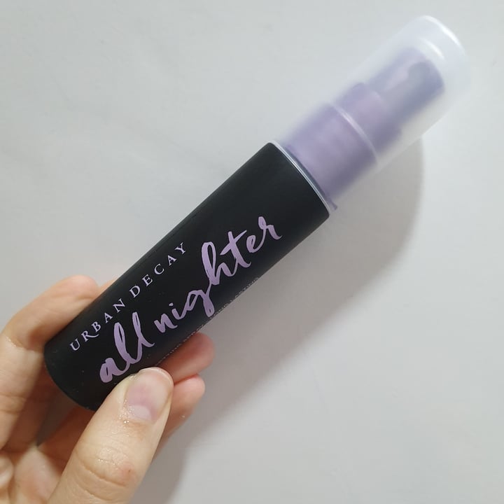 photo of Urban Decay All nighter. Spray fijador de maquillaje. shared by @nereporte on  10 Feb 2021 - review