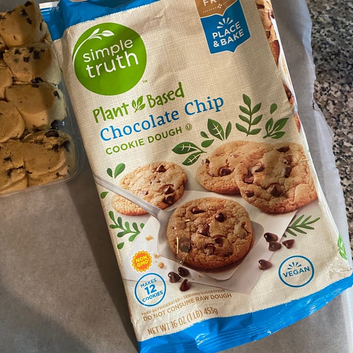 photo of Simple Truth Plant Based Chocolate Chip Cookie Dough shared by @snl017 on  27 Nov 2021 - review
