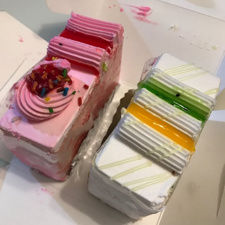 photo of Dongshan Eastern Highland Healthy Cake House Assorted Cakes shared by @mehmehrene on  15 Feb 2022 - review