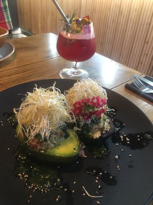 菜肴“Palta Asada - Grilled Avocado”的照片