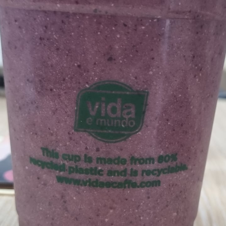 photo of vida e caffè Discovery Place Vegan berry smoothie shared by @sunshineyum on  14 Jun 2022 - review