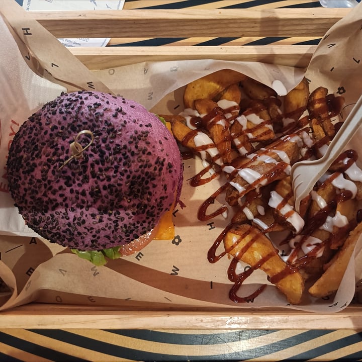 photo of Flower Burger Purple Cheesy shared by @sylvanfairy on  29 Sep 2022 - review