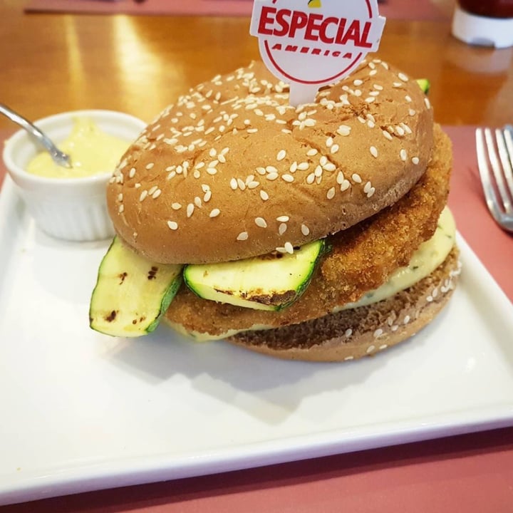 photo of Restaurante America Vegan Burger shared by @alanagob on  28 Apr 2022 - review