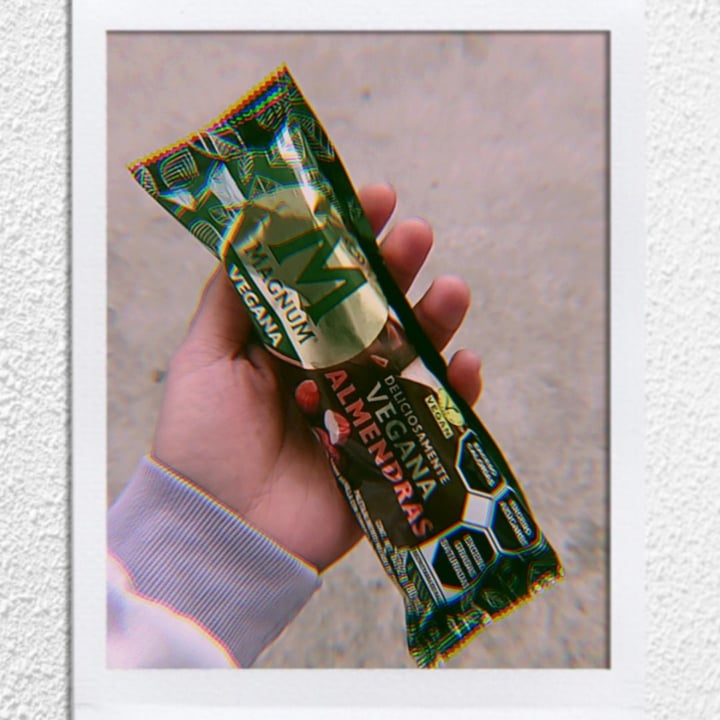 photo of Magnum Magnum Almendras Vegana shared by @anafalcon on  25 Jan 2022 - review