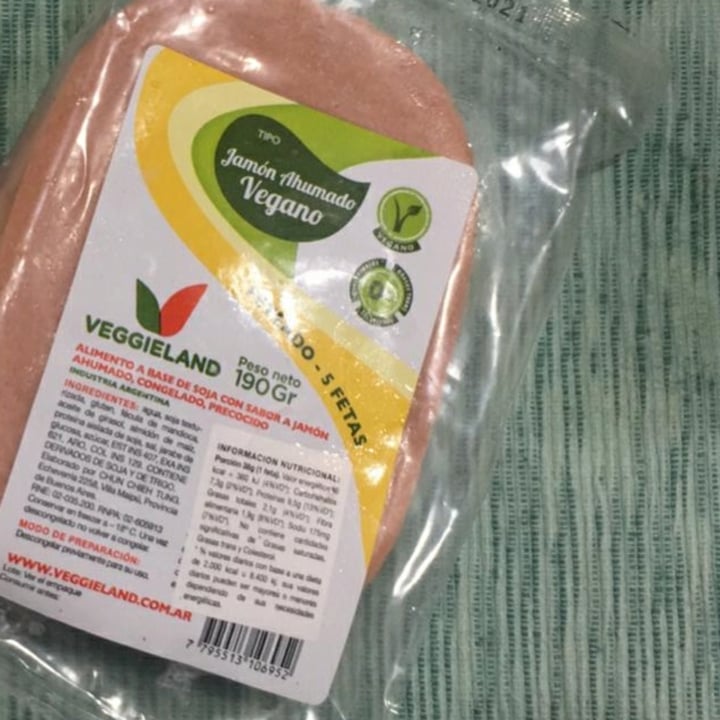 photo of Veggieland Jamón Ahumado Vegano Feteado shared by @taisveg on  30 Oct 2020 - review