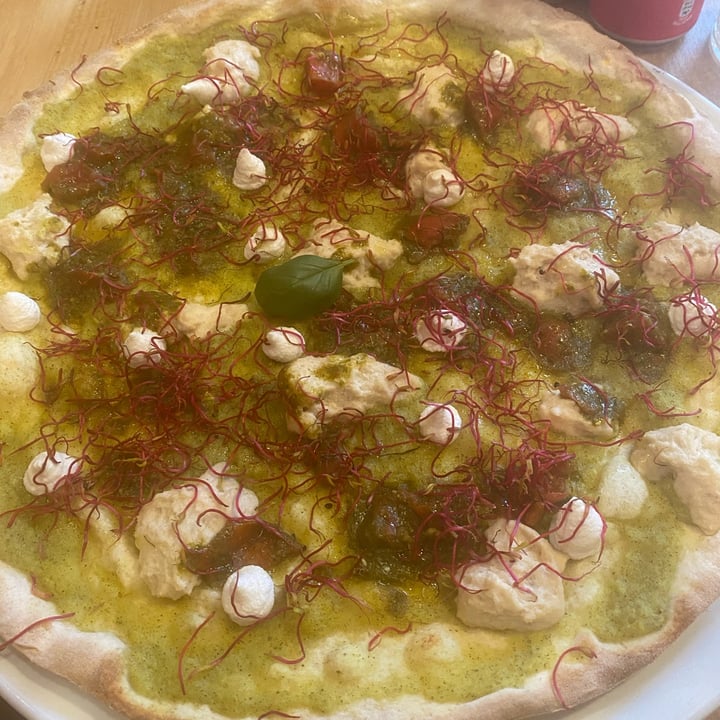 review photo of Cagiada Milano Laghetto Pizza crema di Zucchine, Formaggio Di Anacardi, Germogli Di Rapa Rossa E Ricotta Vegetale shared by @serenacedro on 26 Sep 2022 - review