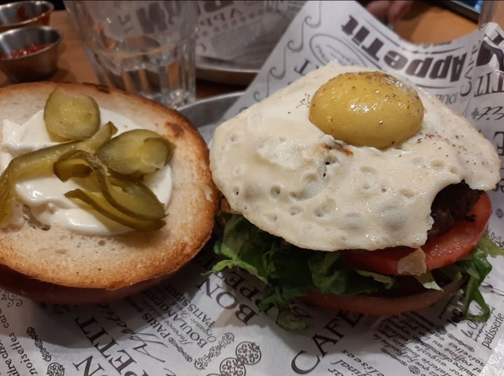 review photo of Goodness Beyond burger with “egg” topping shared by @reutbleicher on 08 Apr 2020 - review