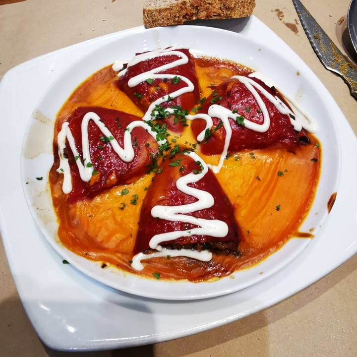 photo of Black Salad Pimientos del Piquillo shared by @elguillotinador on  22 Jul 2021 - review