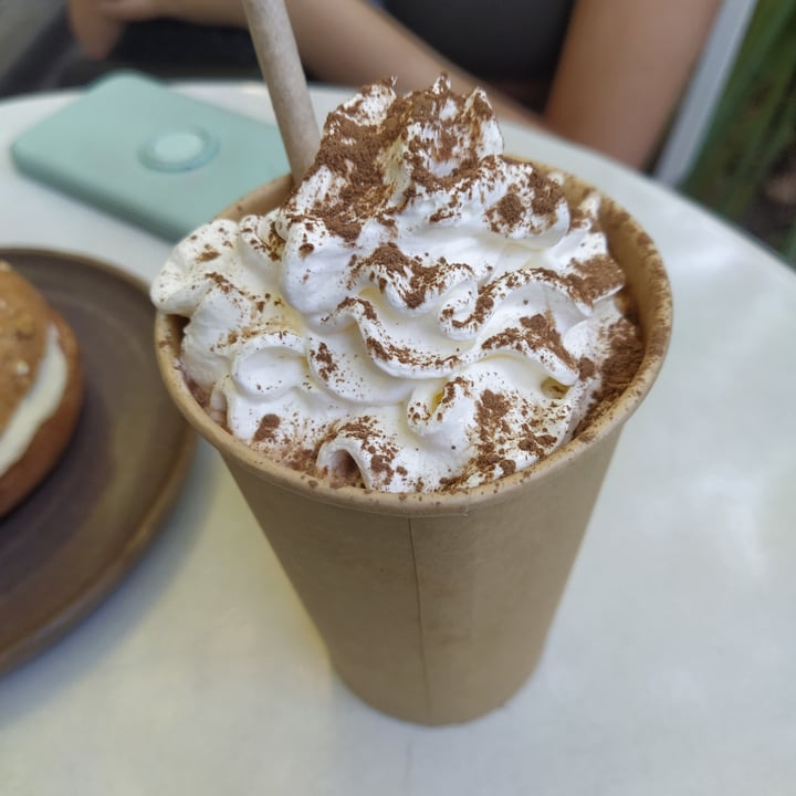 photo of Bioma plant based café Frappe  de chocolate shared by @kaaar on  10 Feb 2022 - review
