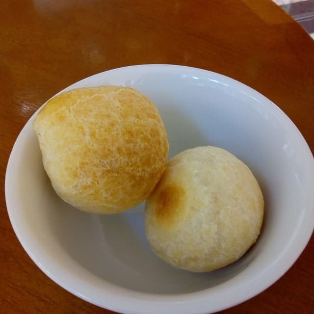 Foto do prato “Pãozinho de queijo vegano.”