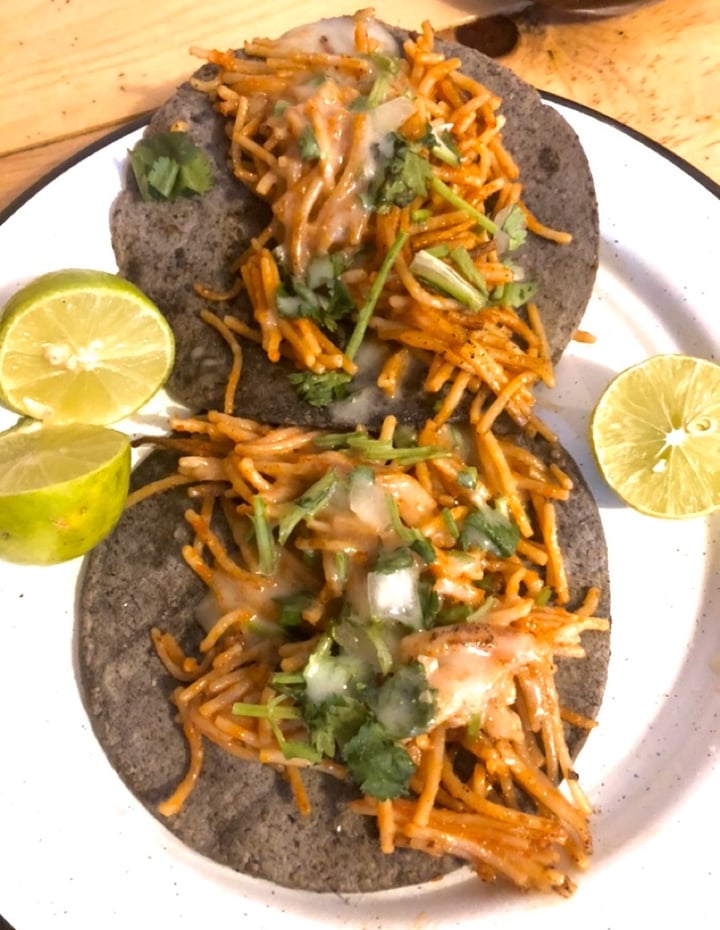 review photo of Veganteria Tacos de fideo seco en tortilla azul shared by @anasanchez on 31 Jan 2020 - review