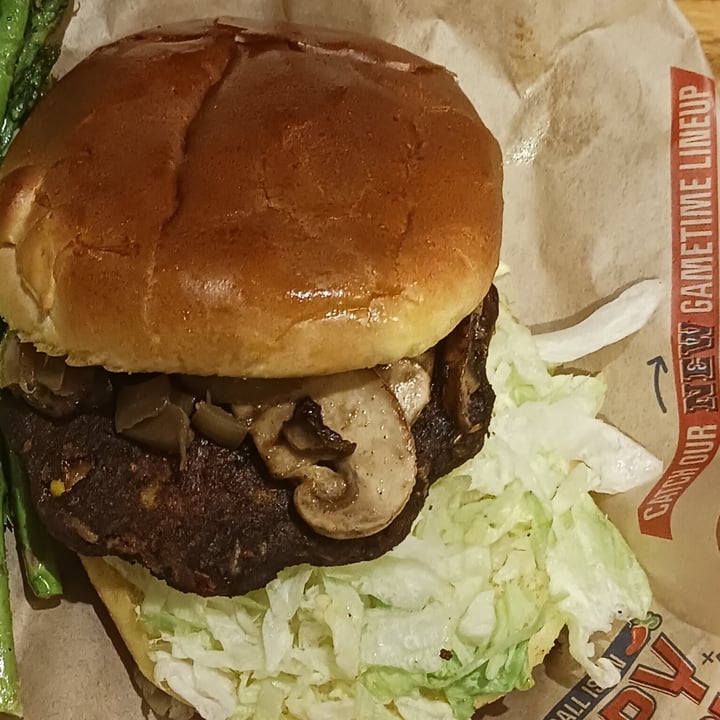 photo of Chili's Grill & Bar Mushroom Vegan Burger shared by @heartartichokehearts on  02 Nov 2022 - review