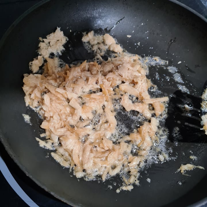 review photo of MC Cartney's Pulled chicken shared by @happy4paws on 12 Feb 2022 - review