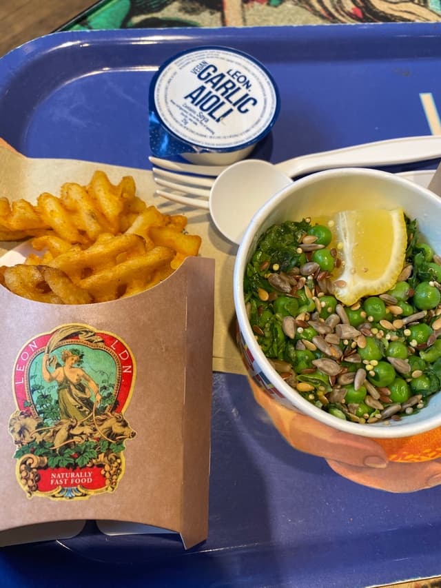 菜肴“Pea Salad And Chips”的照片