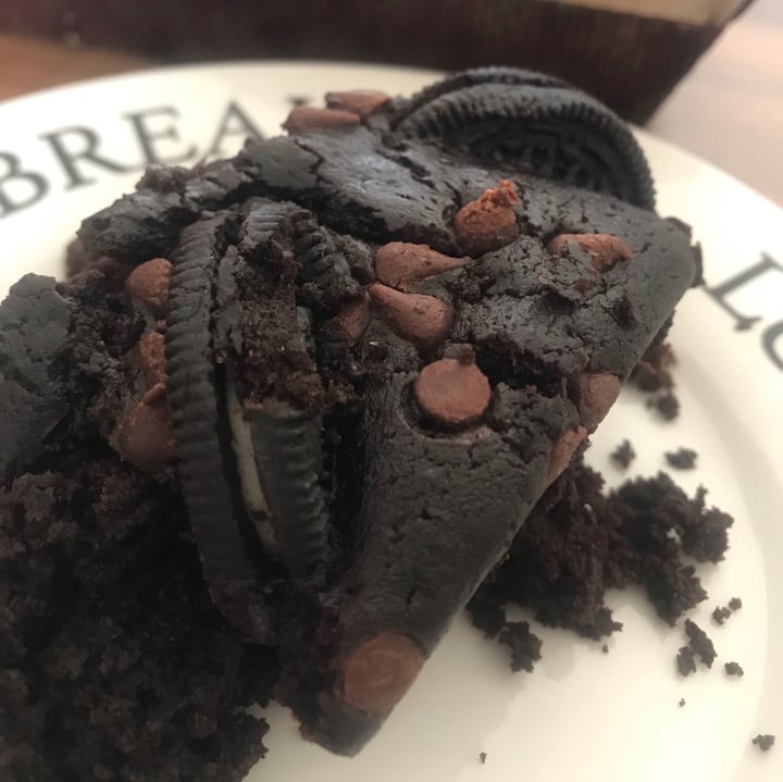 photo of Coughlans Bakery Sutton Oreo chocolate loaf cake shared by @vegansuttonmama on  30 May 2020 - review